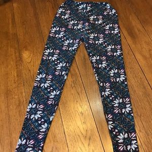 LuLaRoe women’s leggings. One size. Super comfy.